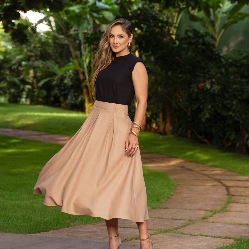 Como usar saia de pregas no trabalho