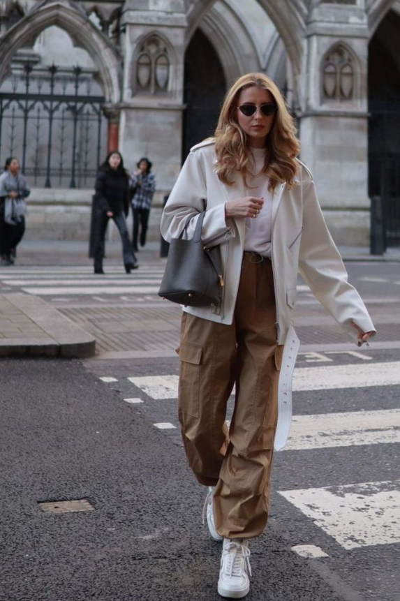 looks com calça cargo feminina