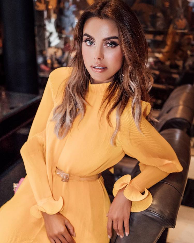 Calçados elegantes para eventos formais no frio: Scarpins, botas e sapatilhas