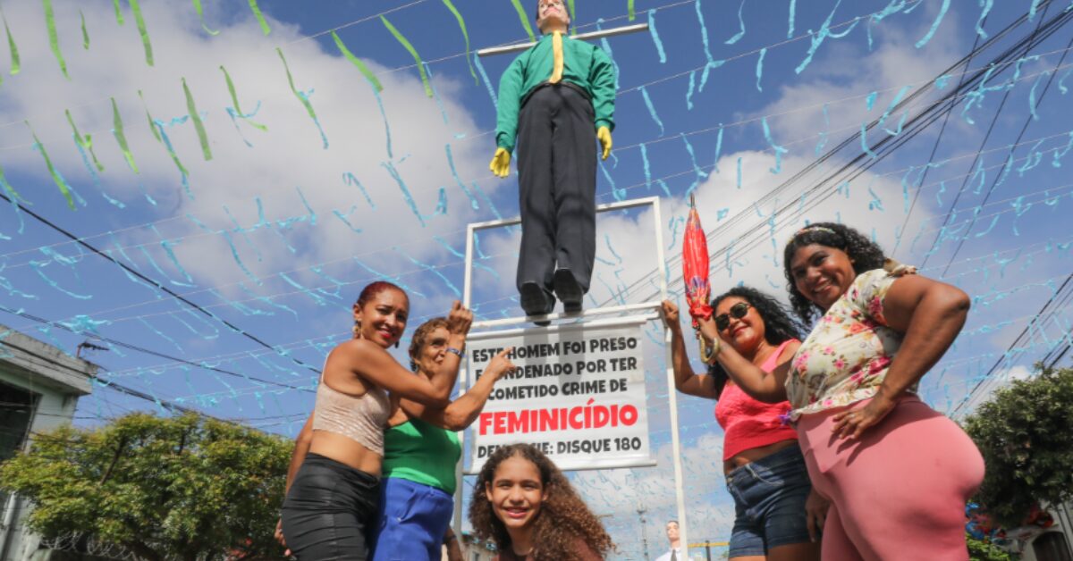 Como Criar um Boneco de Judas Criativo