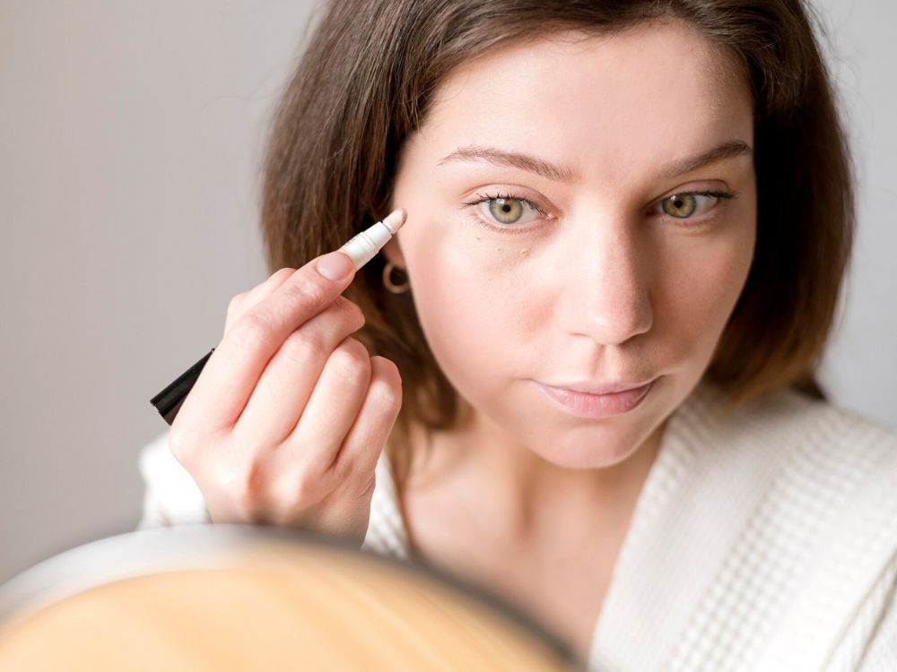 5 ideias de títulos:
1. Guia Completo: Como Escolher e Usar o Corretivo Ideal para Olheiras Escuras
2. Os 5 Melhores Corretivos para Olheiras: Cobertura e Tratamento
3. Corretivo Colorido: O Segredo para Neutralizar Olheiras Profundas
4. Dicas de Aplicação: Evite que o Corretivo Craquele nas Olheiras
5. Corretivo Maybelline vs. Makiê: Qual o Melhor para Você?