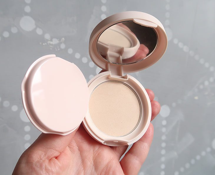 Guia completo de pós faciais: solto vs. compacto