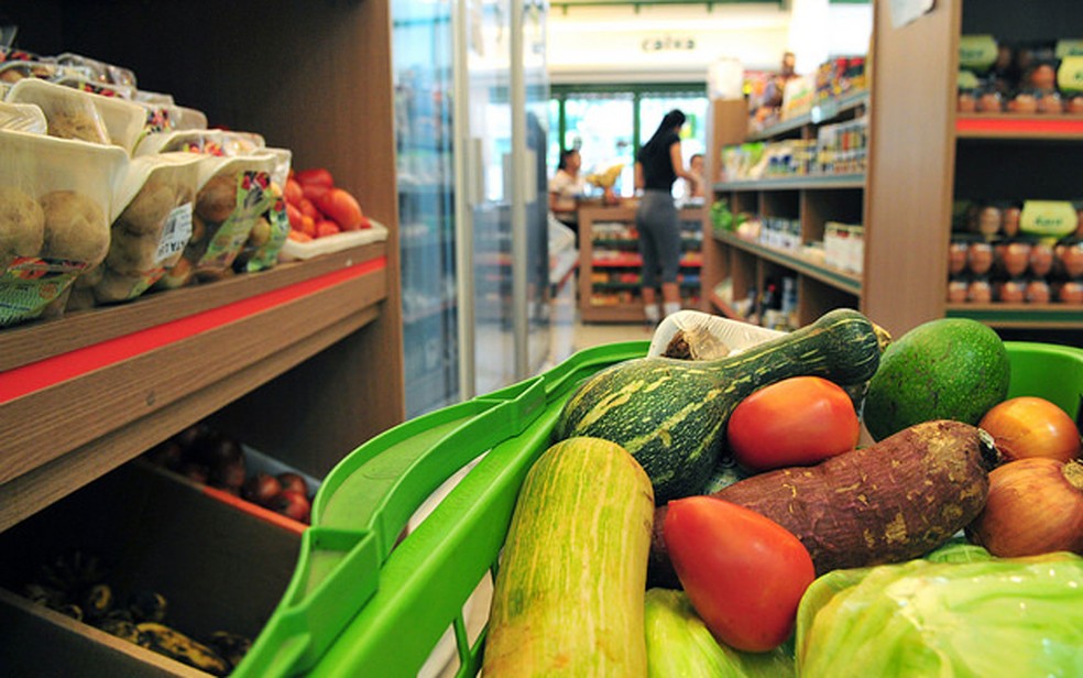 Feiras e Delivery
2. Descubra os Melhores Mercados de Orgânicos em Brasília
3. Feiras Orgânicas em Brasília: Onde Encontrar Produtos Frescos e Locais
4. Delivery de Orgânicos em Brasília: Receba Frescor em Casa
5. Dicas para Comprar Orgânicos em Brasília: Economia e Qualidade