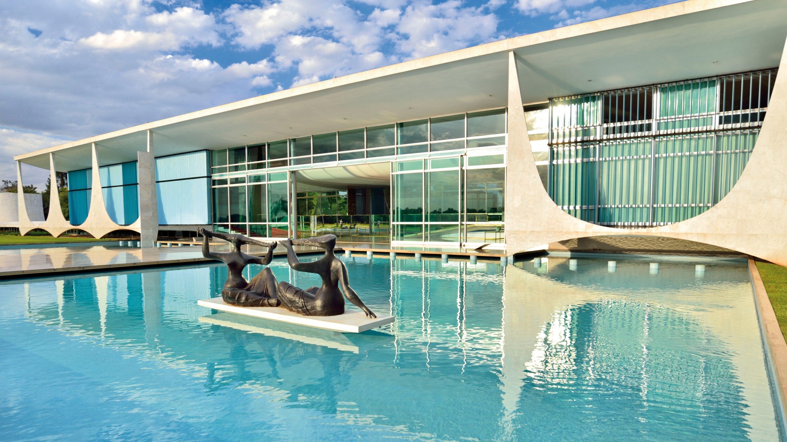 Como o Mobiliário Reflete a Arquitetura de Brasília