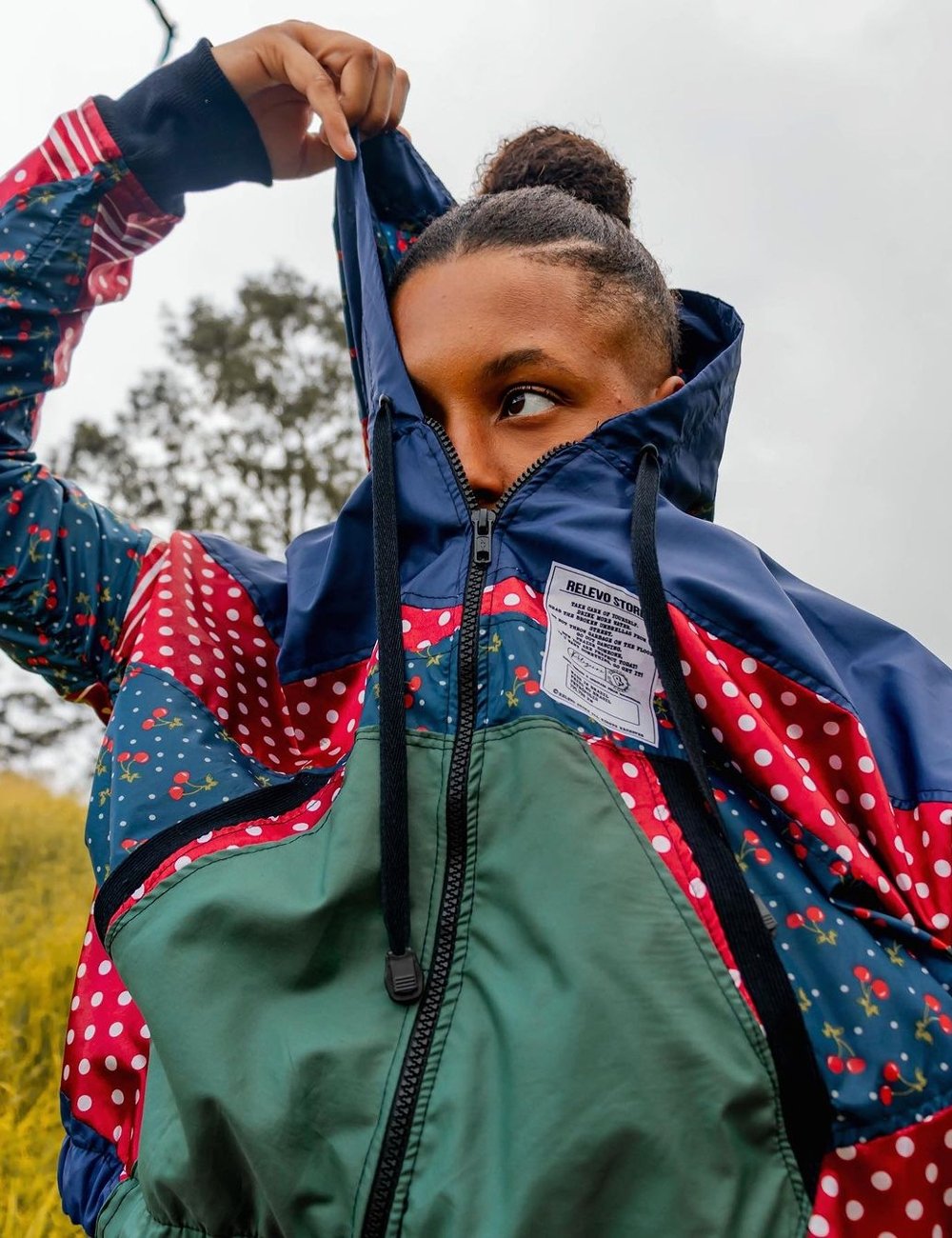 5 ideias de títulos:
1. Guia Completo: Como Encontrar Moda Sustentável e Acessível no Brasil
2. Top 5 Marcas Brasileiras de Slow Fashion que Cabem no Bolso
3. Brechós Online e Marketplaces Éticos: Seus Aliados para um Guarda-Roupa Consciente
4. Grandes Varejistas e Moda Sustentável: O Que Você Precisa Saber
5. Dicas Práticas para um Consumo de Moda Mais Consciente e Econômico