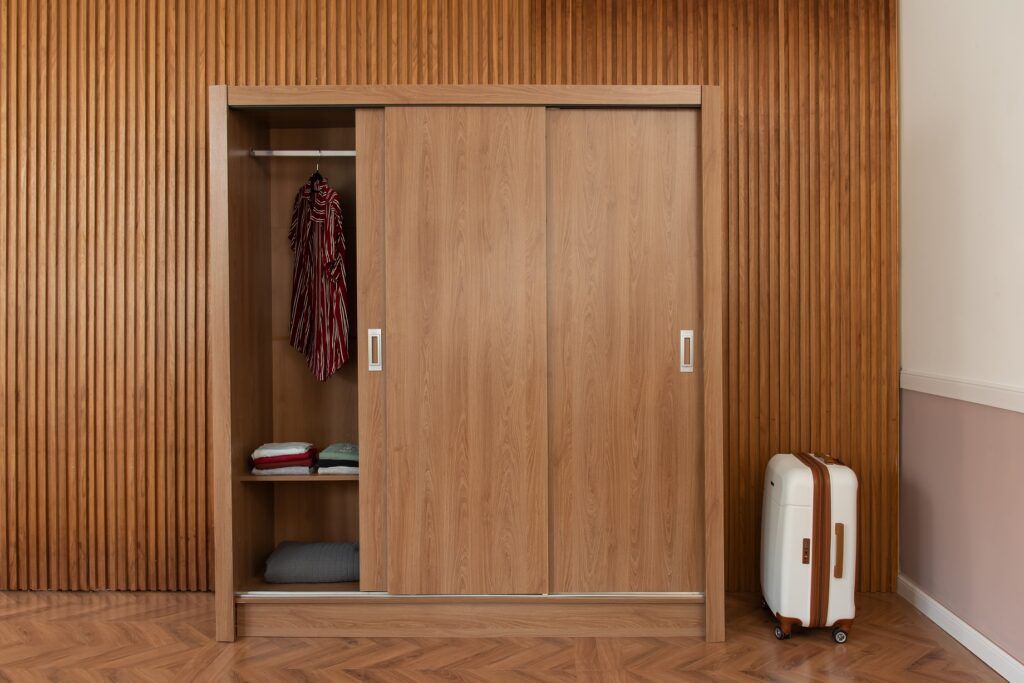 Organização Inteligente: Transforme o Interior do seu Guarda-Roupa