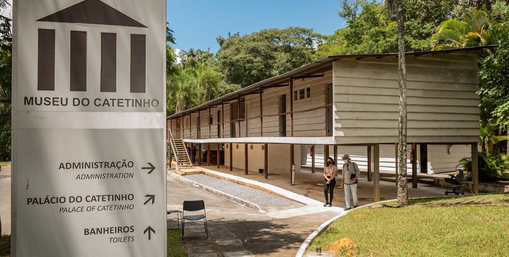 1. O Legado de JK: A História por Trás do Catetinho
2. Roteiro Histórico em Brasília: O Que Fazer no Museu do Catetinho
3. Arquitetura de Niemeyer: A Simplicidade do Palácio de Tábuas
4. Brasília dos Pioneiros: Uma Viagem no Tempo no Catetinho
5. Dicas Essenciais para Visitar o Museu do Catetinho