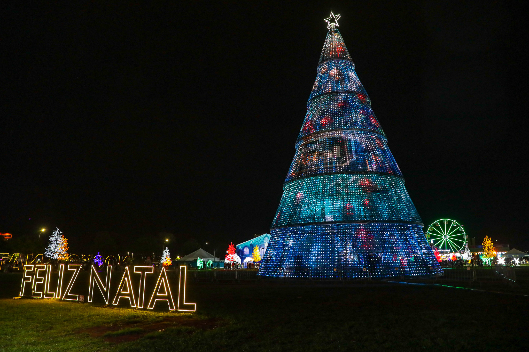Descubra a Magia do Natal da Torre de TV em Brasília
