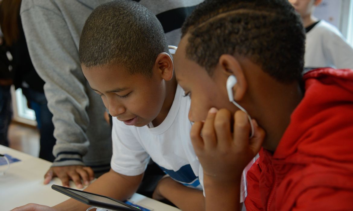 Desafios da educação midiática no Brasil: desigualdade e acesso