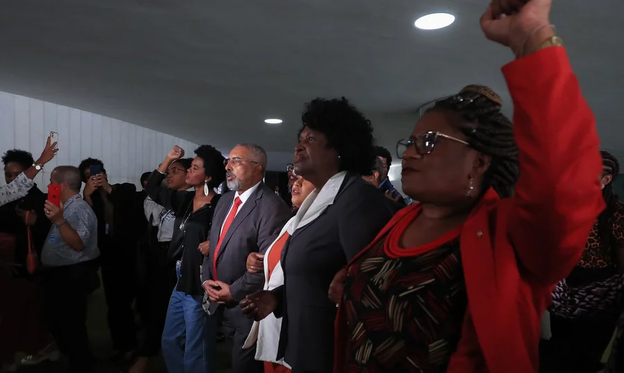 Como as Frentes Parlamentares Influenciam a Legislação Brasileira