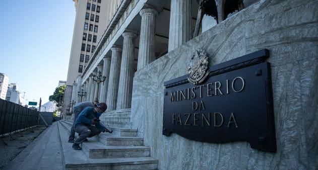 Desvendando a Receita Federal: Funções e Serviços