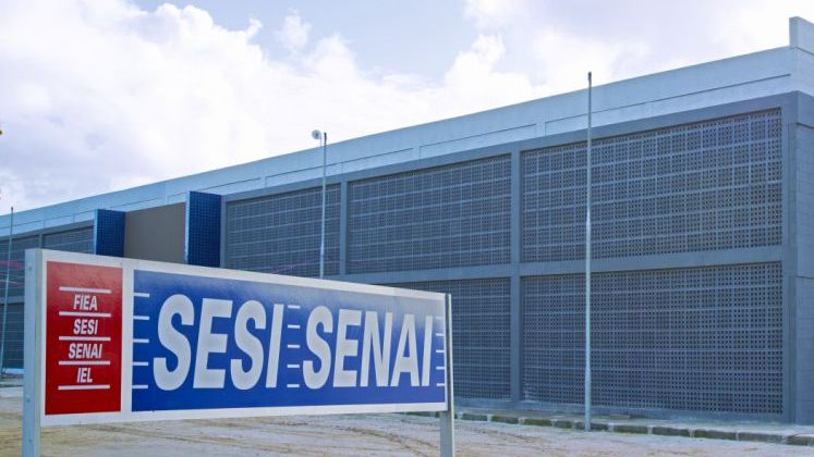 SENAI vs. SENAC: Qual a melhor opção para sua carreira?