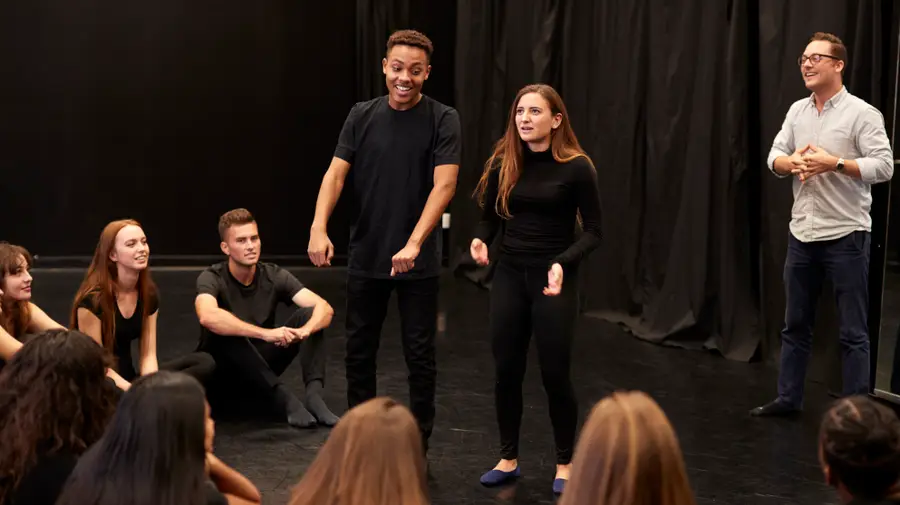 Explorando as Técnicas de Espelho e Duplo no Psicodrama