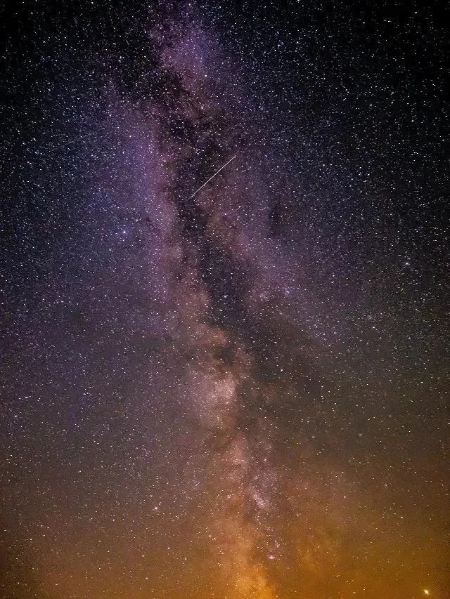 O Que Ver no Céu de Brasília em 2026: Eclipses e Chuvas de Meteoros