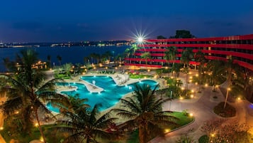 Ermida Dom Bosco: O Pôr do Sol e as Estrelas no Lago Sul