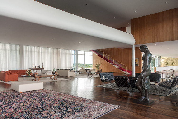 Mobiliário Assinado: Os Designers que Deram Leveza e Elegância ao Palácio da Alvorada