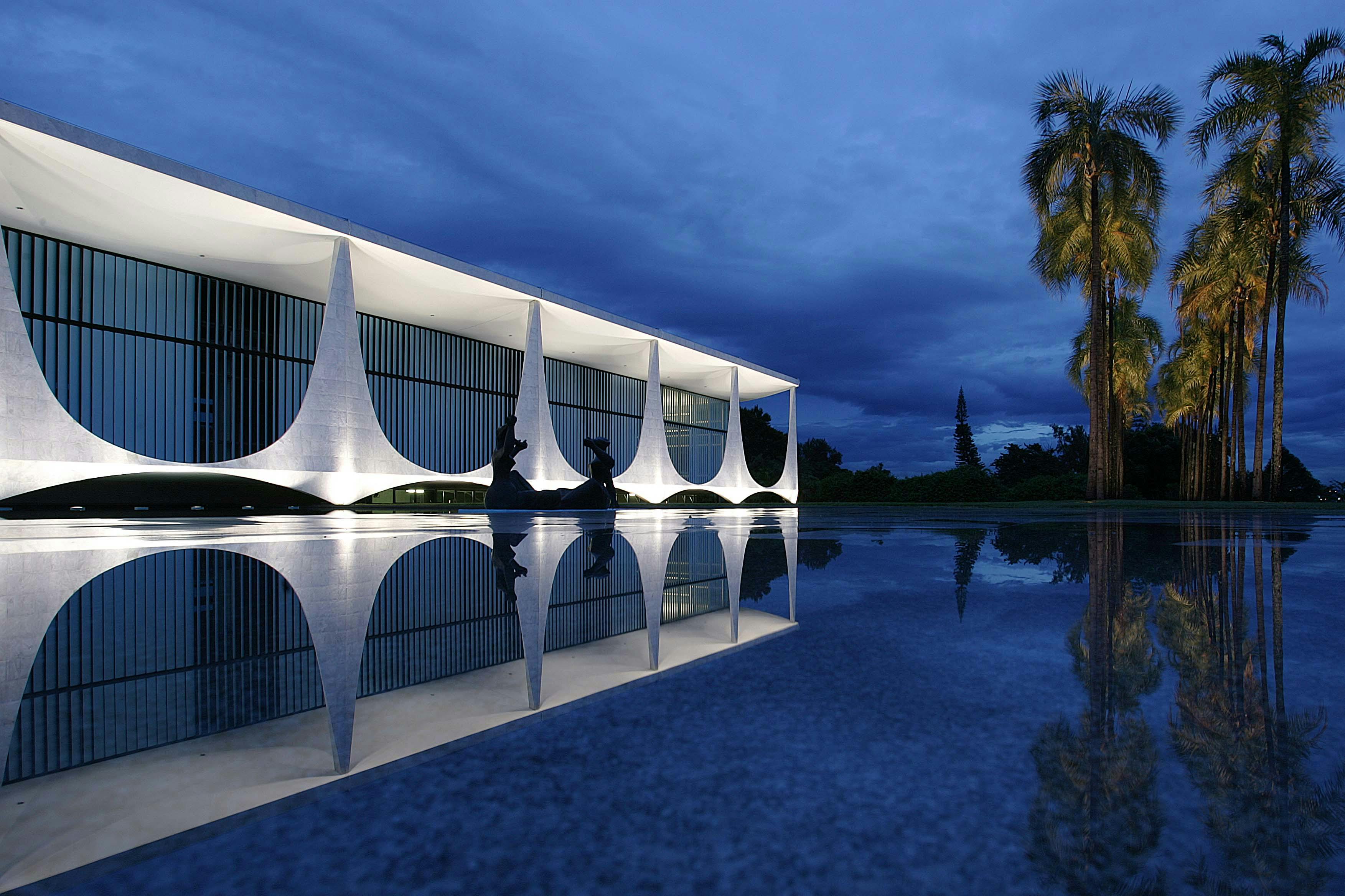 O Legado de Oscar Niemeyer no Palácio da Alvorada: Uma Análise Arquitetônica Detalhada