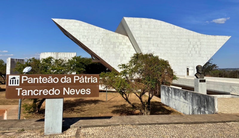 O Livro de Aço: Conheça os Heróis Nacionais Homenageados no Panteão