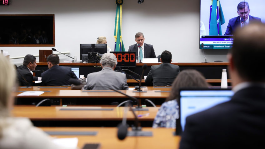 Como é Feita a Votação no Plenário da Câmara?