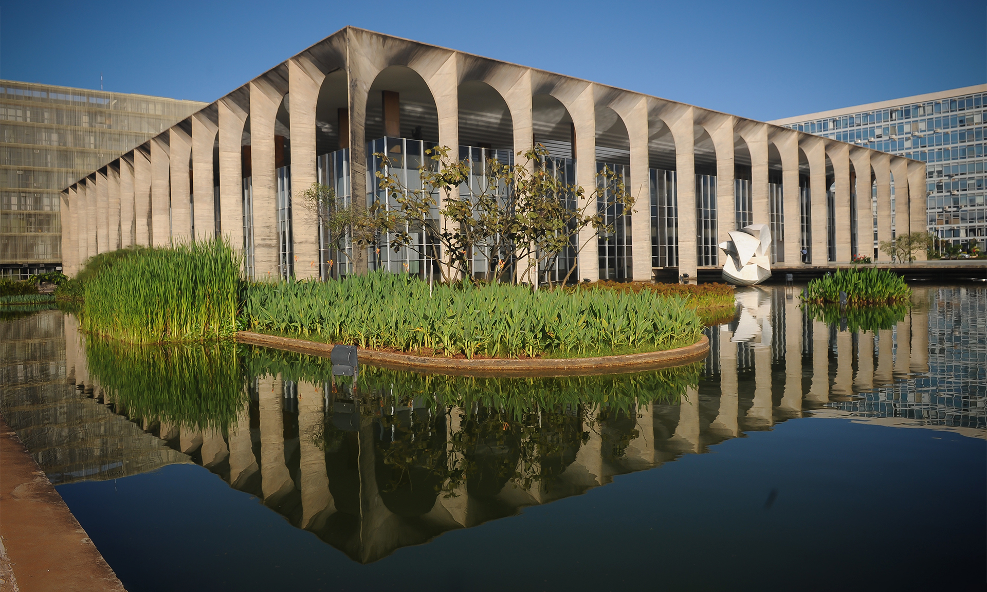 O que faz um cônsul brasileiro?