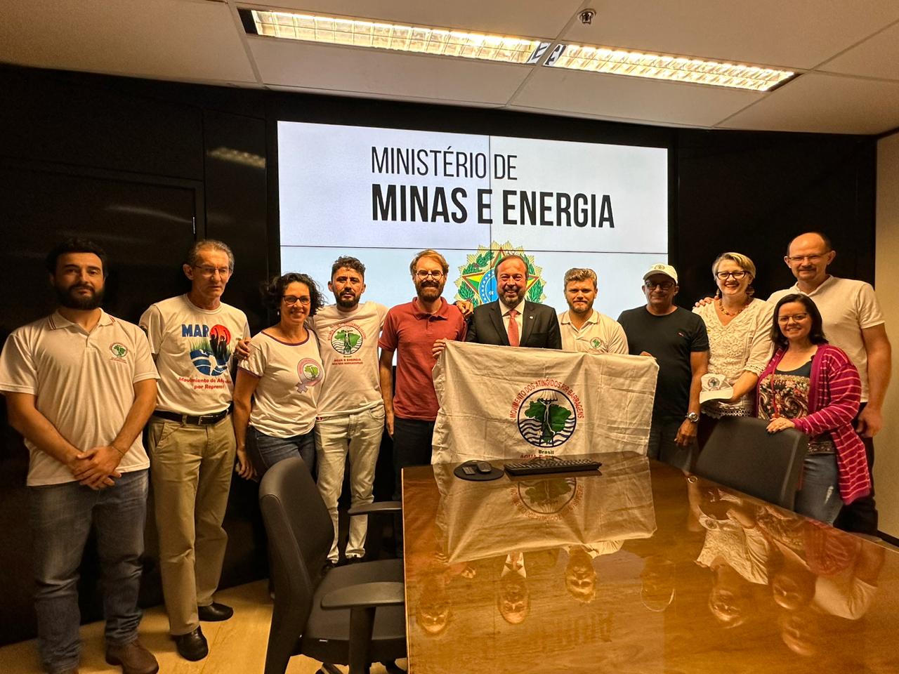 5 ideias de títulos:
1. O Papel Fundamental do MME na Segurança Energética do Brasil
2. Desvendando as Políticas de Petróleo e Combustíveis do Ministério de Minas e Energia
3. Mineração Sustentável: Como o MME Gerencia os Recursos Minerais Brasileiros
4. A Transição Energética no Brasil: Iniciativas e Impactos do MME
5. Programa Luz para Todos: Transformando Vidas Através da Energia Elétrica