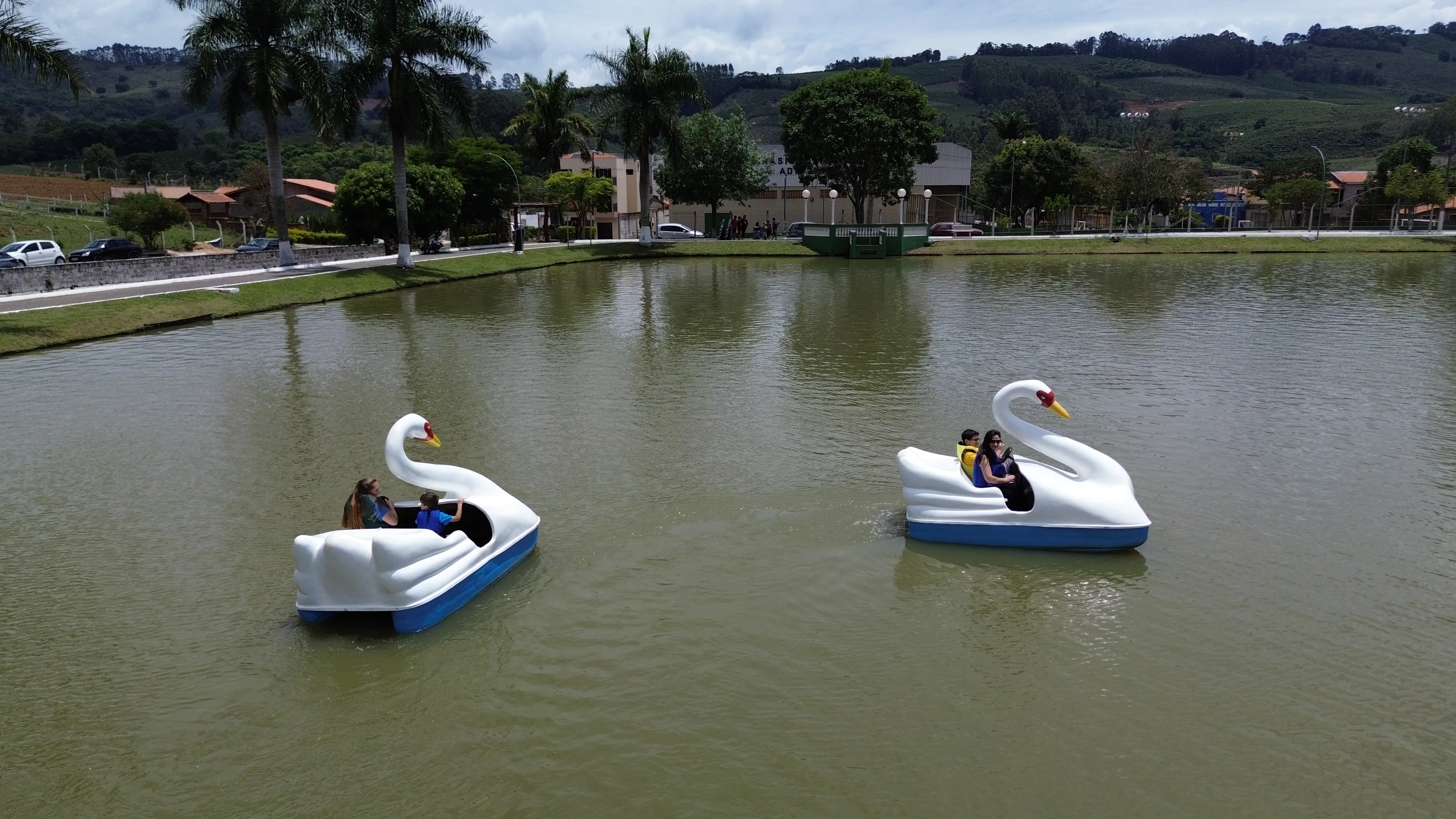 Além do Pedalinho: Outras Atividades Náuticas no Pontão do Lago Sul