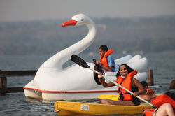 Além do Pedalinho: Outras Atividades Náuticas no Pontão do Lago Sul
