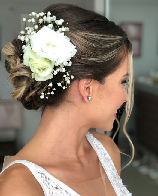 Como escolher flores para seu penteado