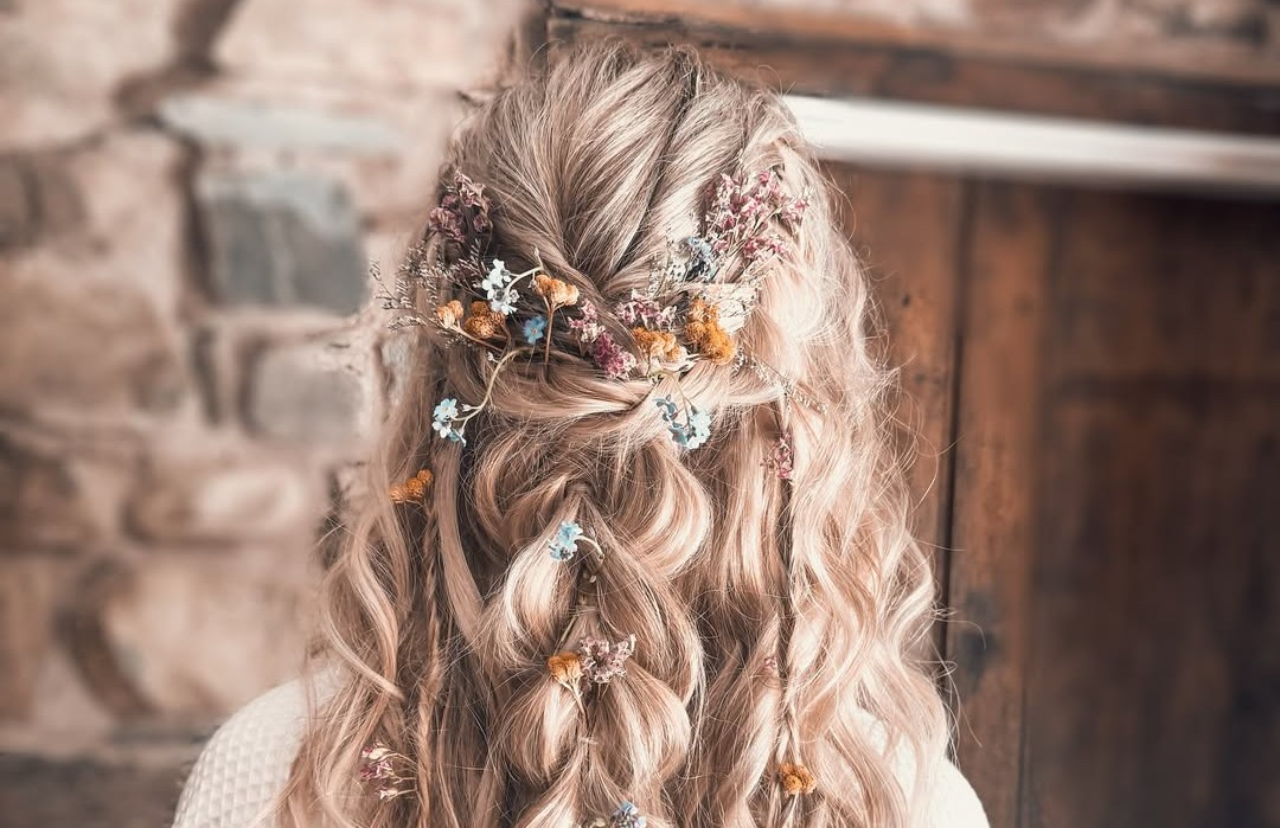 Como escolher flores para seu penteado