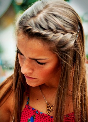 penteados com grampos aparentes