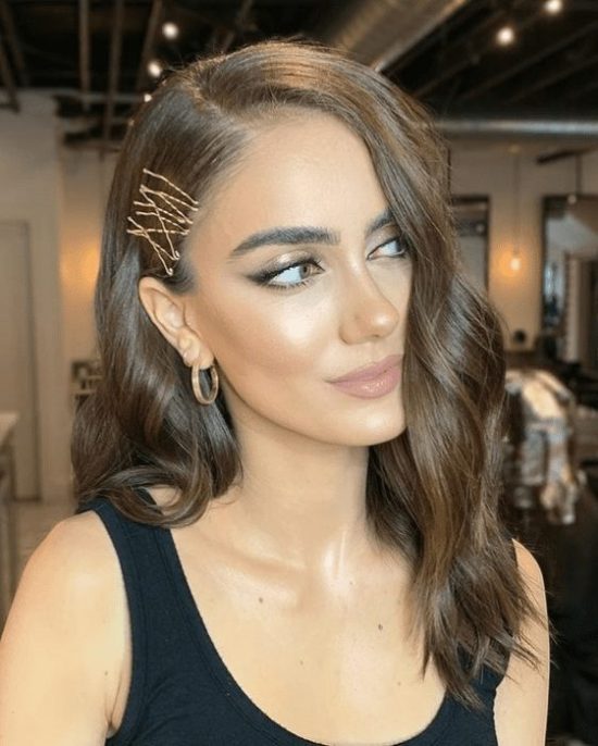 5 Penteados Rápidos com Grampos Aparentes