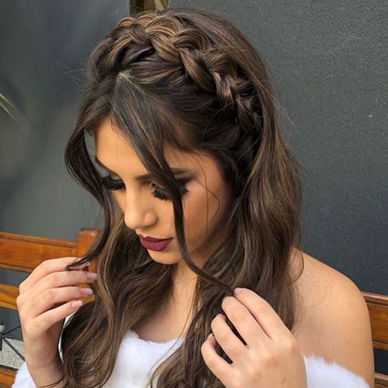 Como escolher penteado para o decote do vestido