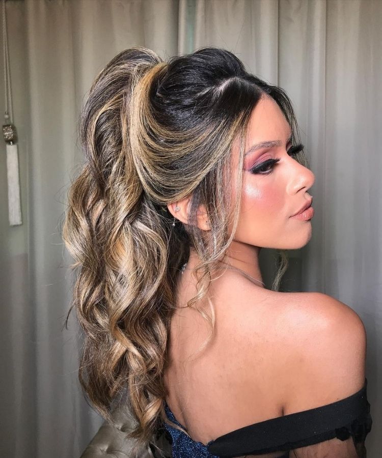 Como escolher penteado para o decote do vestido
