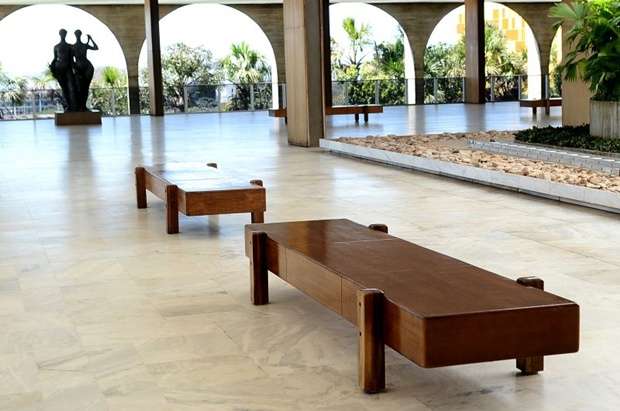 A História por Trás das Poltronas Icônicas de Sérgio Rodrigues em Brasília