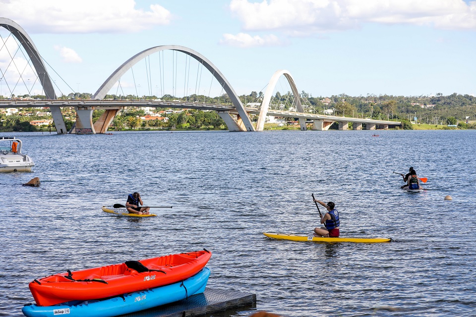 5 ideias de títulos:
1. Lago Paranoá: Onde Nadar com Segurança em Brasília
2. Guia Completo da Balneabilidade do Lago Paranoá: Pontos Próprios e a Evitar
3. Monitoramento da Caesb: Entenda a Qualidade da Água do Lago Paranoá
4. Dicas Essenciais para Aproveitar o Lago Paranoá: Segurança e Lazer
5. Desmistificando a Balneabilidade: O Que Você Precisa Saber Sobre o Lago Paranoá