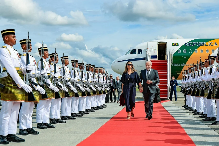 Além dos Holofotes: Os Maiores Custos Ocultos nas Agendas Internacionais do Governo