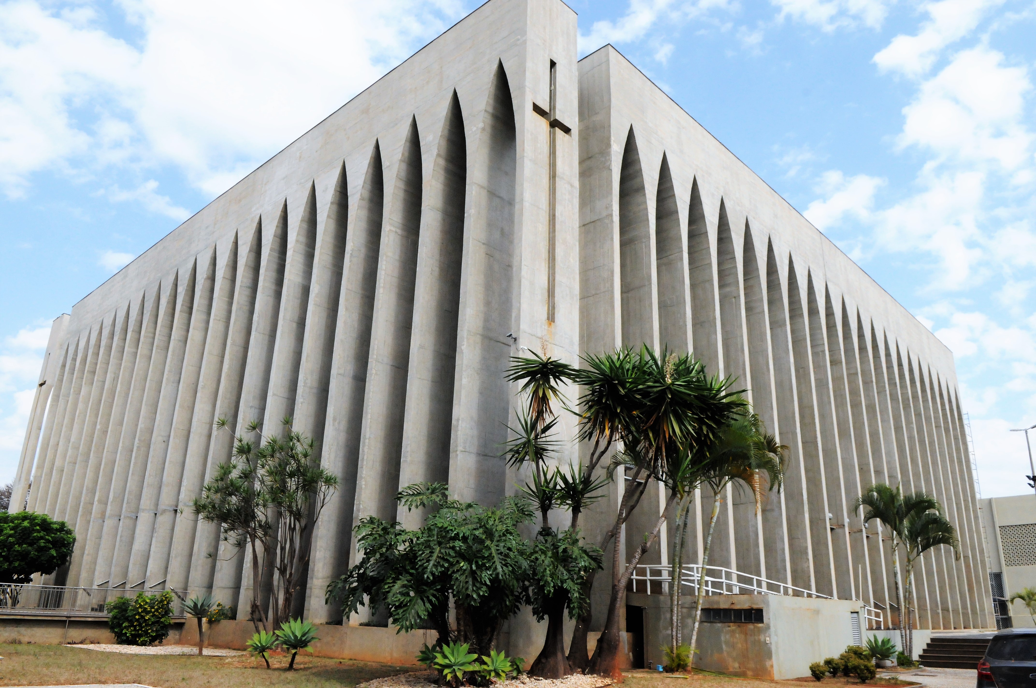Carlos Alberto Naves: O Gênio por Trás da Arquitetura do Santuário Dom Bosco