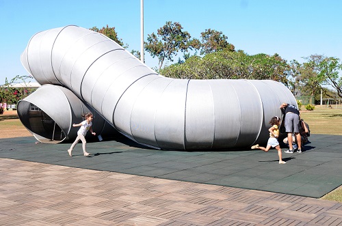 Descubra a Arte e a Cultura no Coração de Brasília: Um Passeio pelos Teatros e Graffitis do CONIC