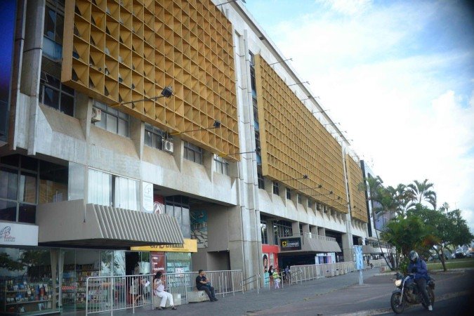 CONIC para Compradores: Onde Encontrar Discos de Vinil, Moda Urbana e Artigos de Skate em Brasília