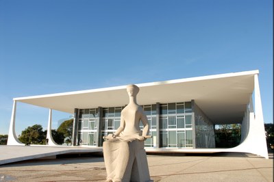 Congresso e Planalto)