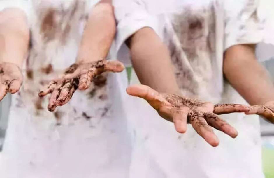 tirar mancha graxa roupa colorida