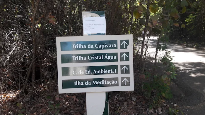 trilhas no parque nacional de brasília