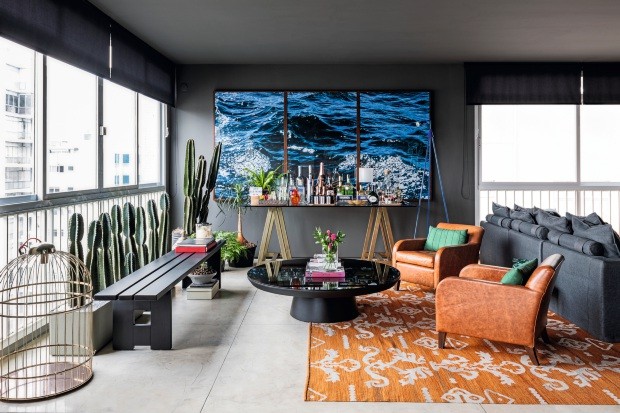 10 Cores de Tinta que Transformam Salas Escuras