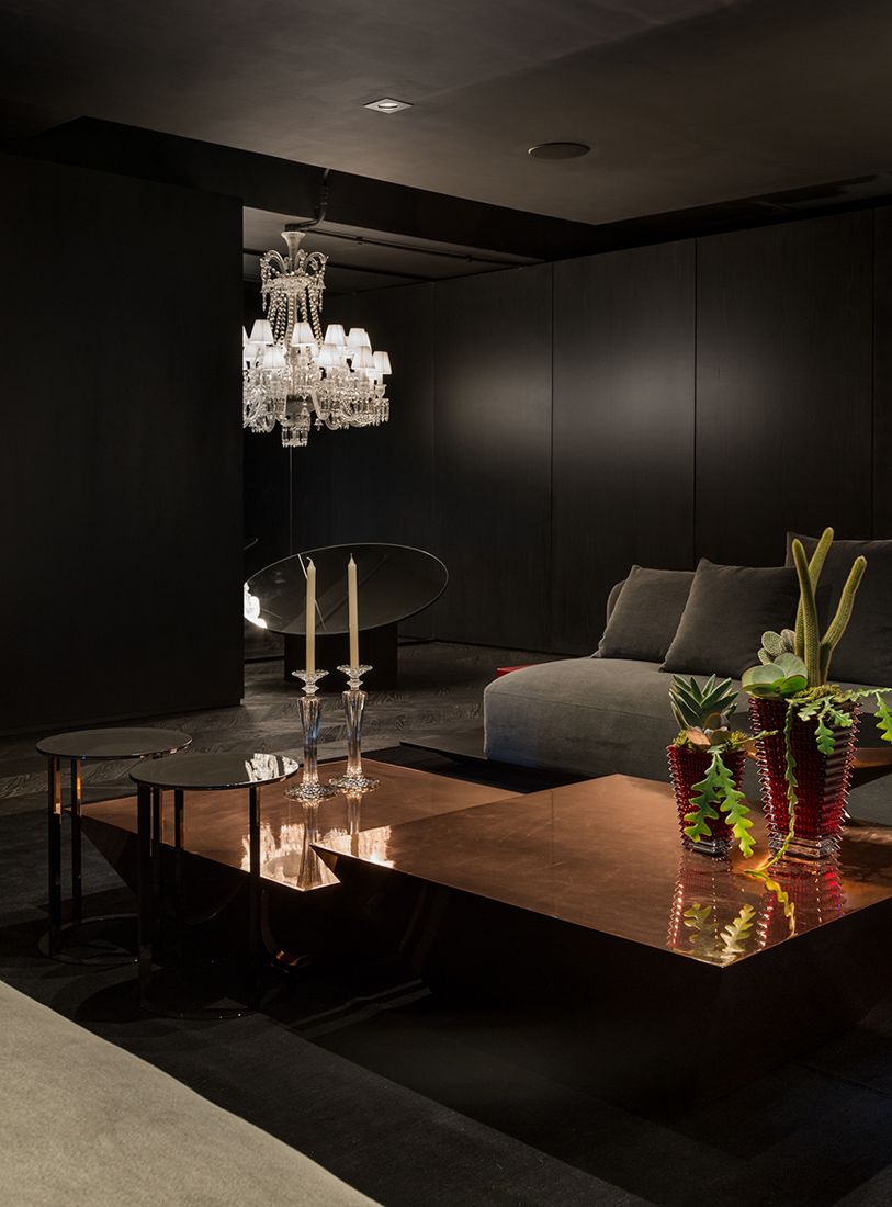 10 Cores de Tinta que Transformam Salas Escuras