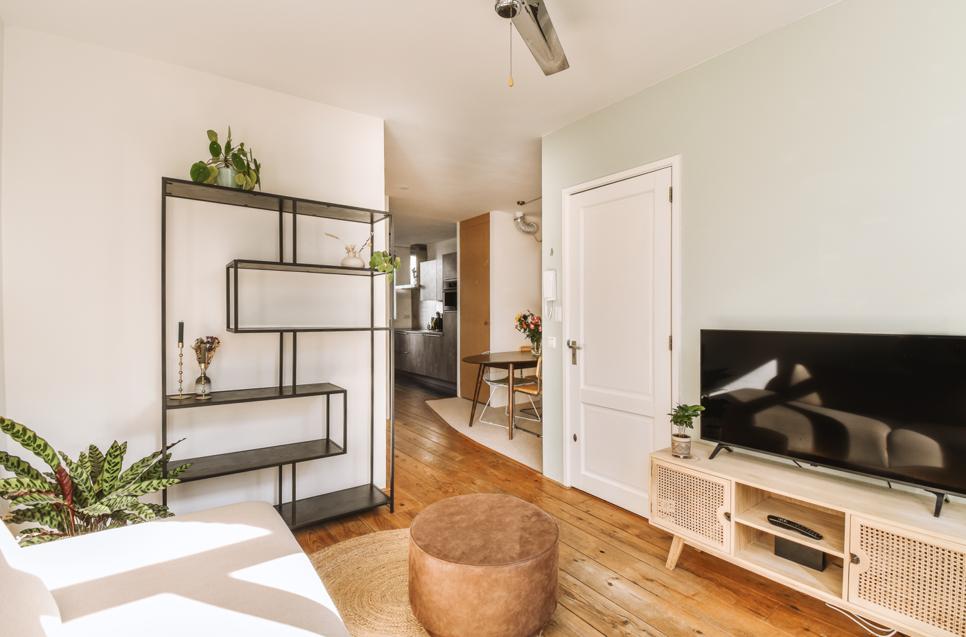 Iluminação Estratégica: Dicas para Deixar seu Ambiente Mais Amplo e Aconchegante