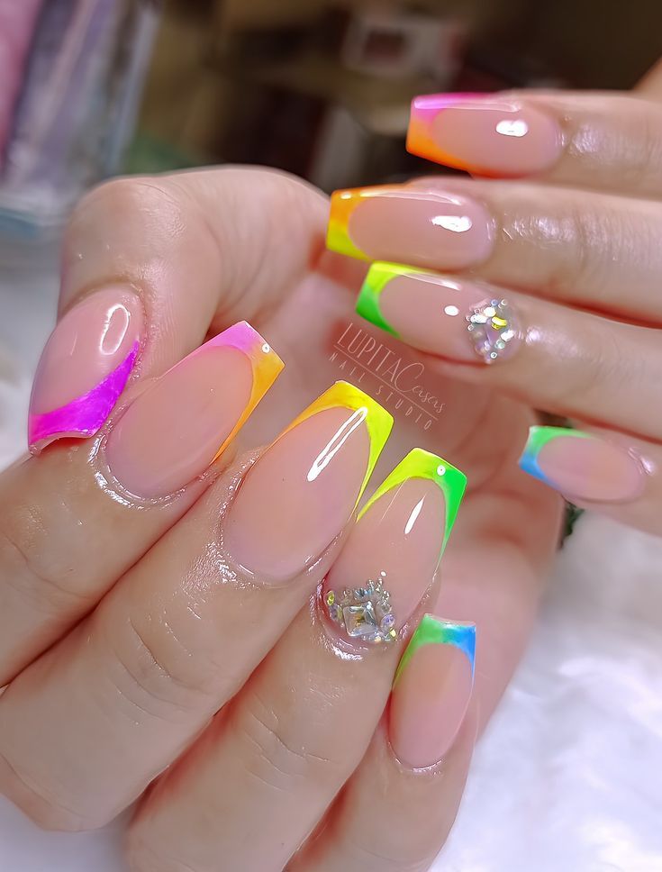 unhas decoradas francesinha colorida