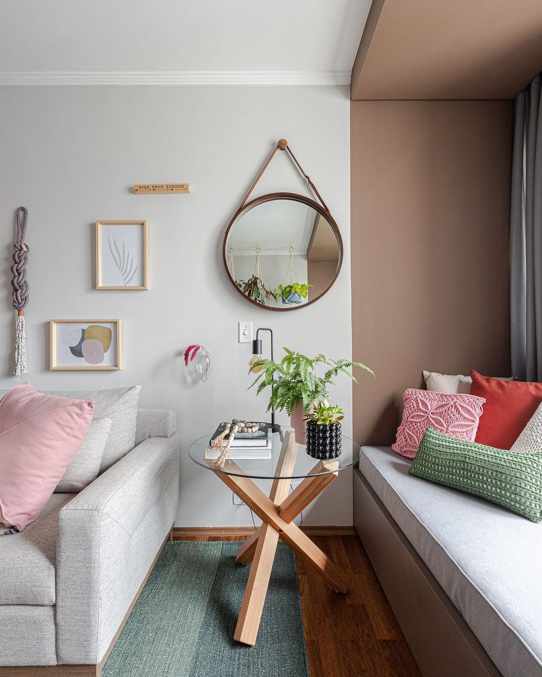 5 ideias de títulos:
1. Espelho Redondo: O Guia Completo para Transformar sua Decoração
2. Como Usar Espelhos Redondos em Cada Cômodo da Casa
3. Estilos de Espelhos Redondos: Do Industrial ao Clássico
4. Feng Shui e Espelhos Redondos: Atraindo Prosperidade e Harmonia
5. Onde Comprar Espelhos Redondos: Dicas e Melhores Opções