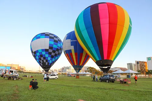 Voos de balão em Brasília: Vistas aéreas da capital e Lago Paranoá