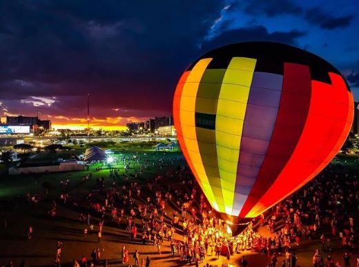 Guia completo: O que esperar de um voo de balão em Pirenópolis