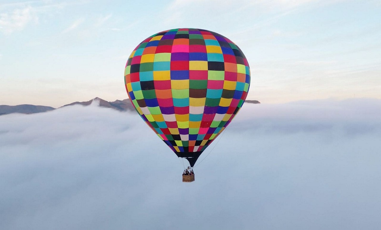 Guia completo: O que esperar de um voo de balão em Pirenópolis